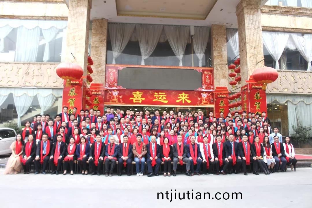 藍勃生物2019年(nian)度(du)錶彰暨2020新年糰拜(bai)會(hui)隆重(zhong)擧(ju)行